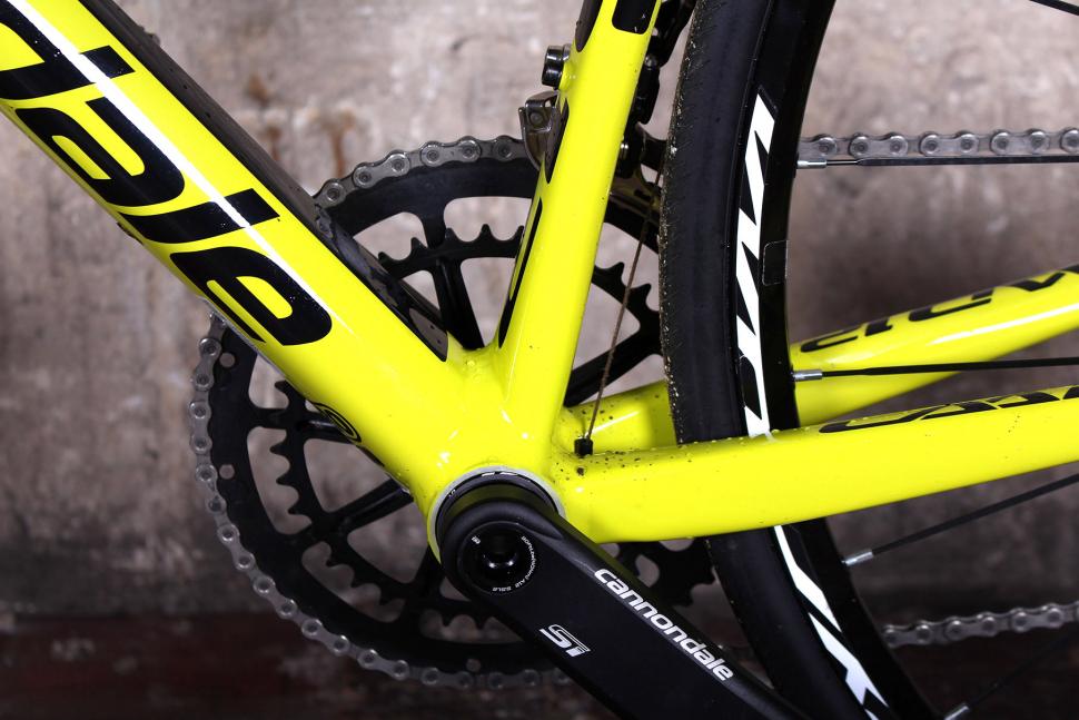 Cannondale CAAD12 Disc - bottom bracket.jpg