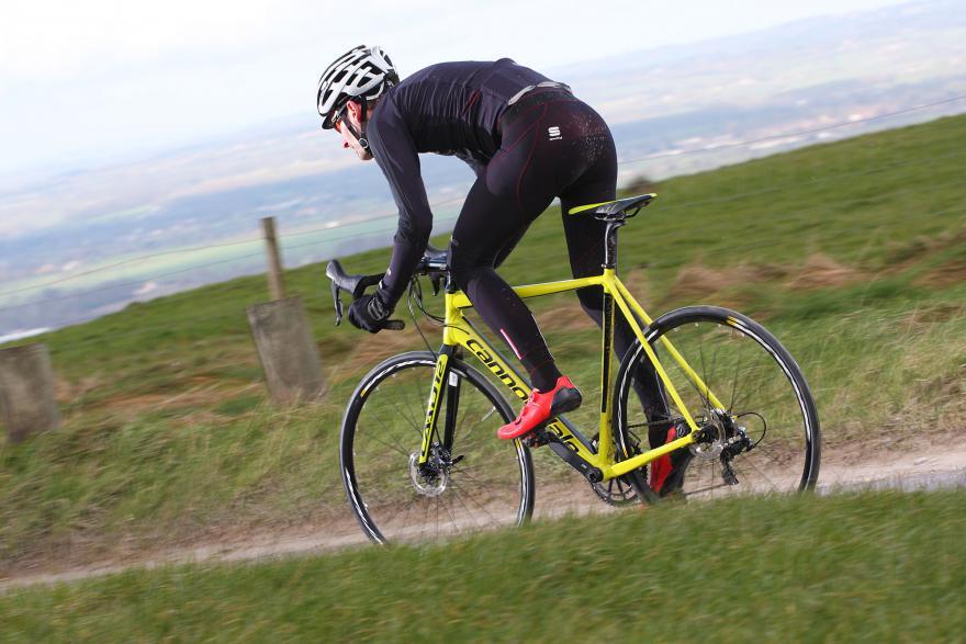 cannondale-caad12-disc-riding-6.jpg