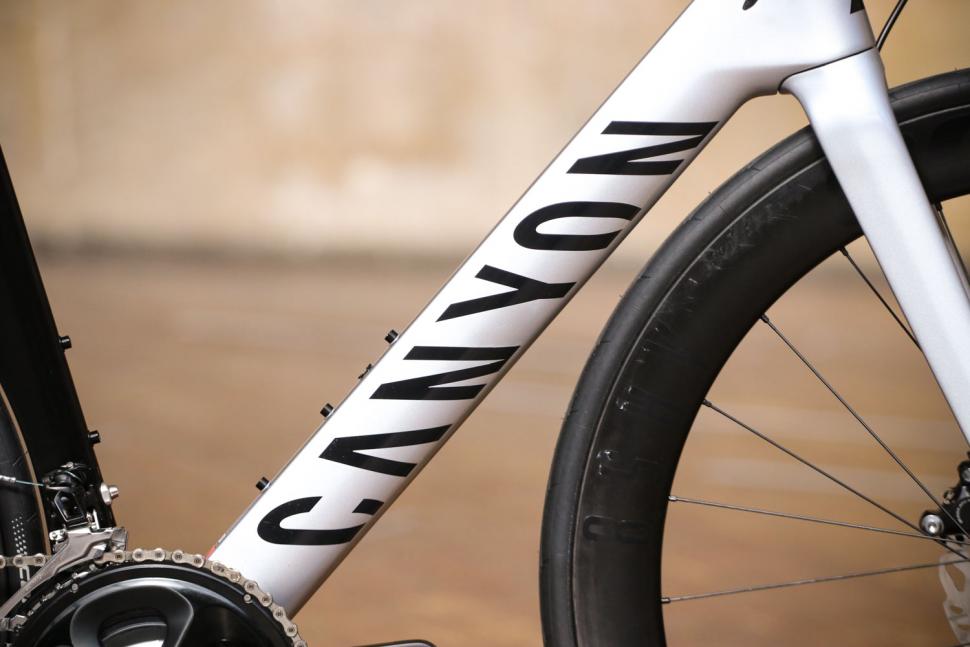 Canyon Aeroad CF SL 7.0 - down tube.jpg