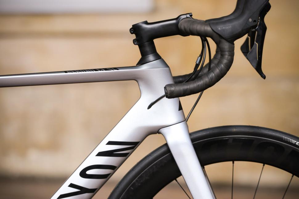 Canyon Aeroad CF SL 7.0 - head tube.jpg