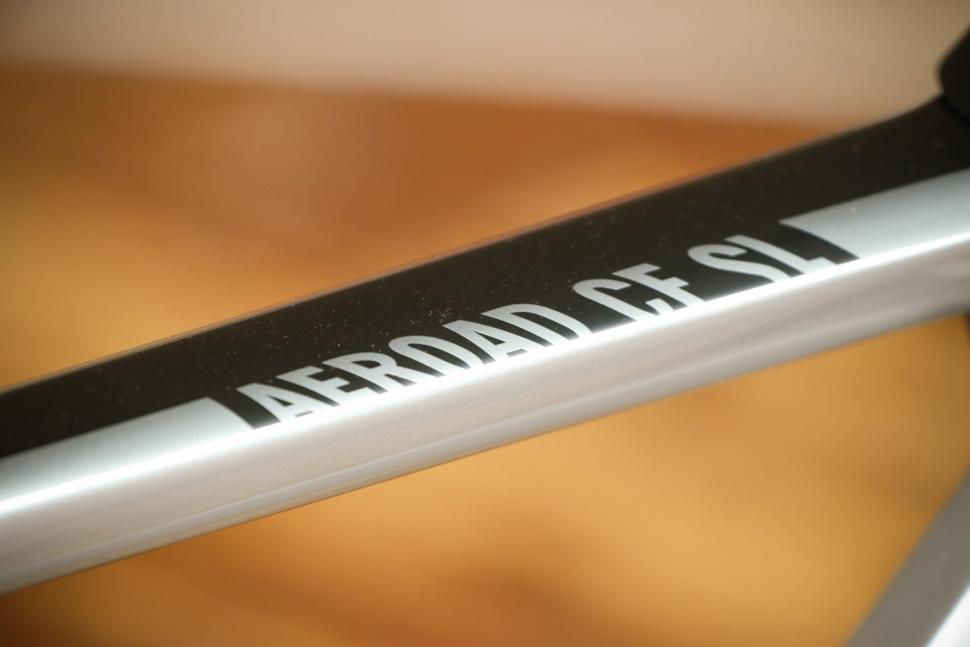 Canyon Aeroad CF SL 7.0 - top tube.jpg