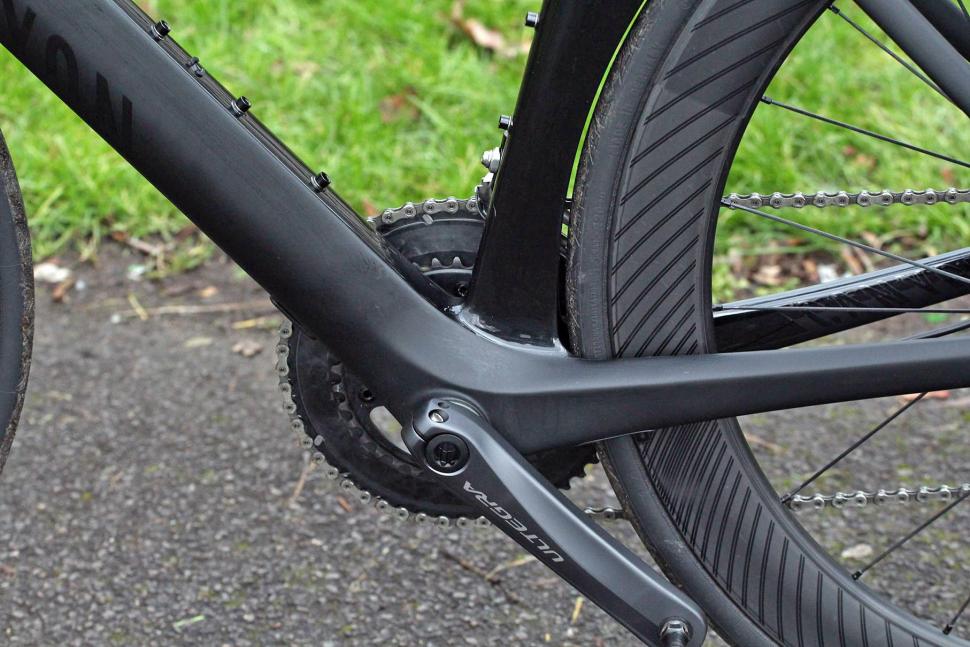 Canyon Aeroad CF SLX Disc 8.0 Di2 - bottom bracket.jpg
