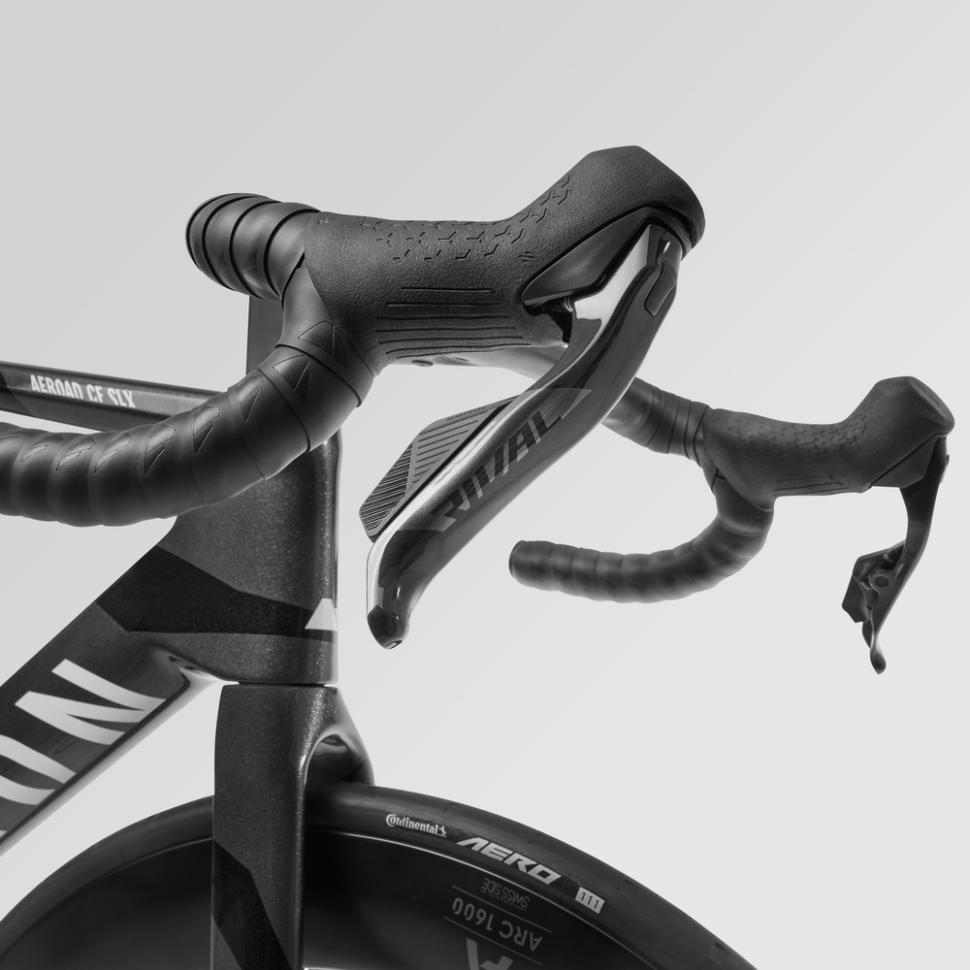 Canyon Aeroad CF SLX Speed cockpit