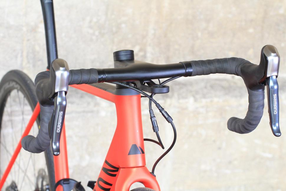 Canyon Endurace CF SLX - bars.jpg