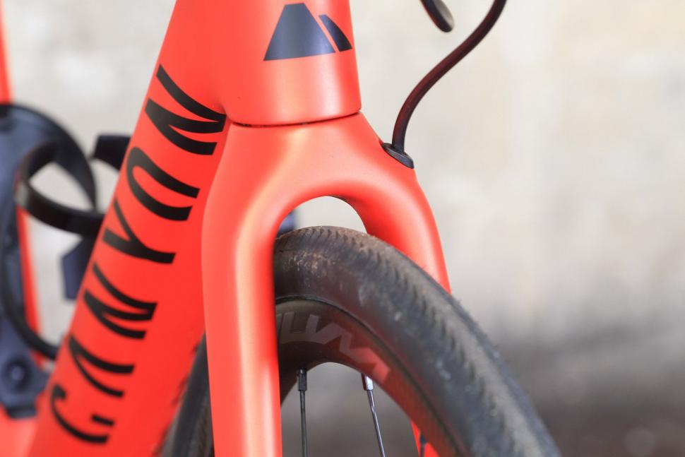 Canyon Endurace CF SLX - fork clearance.jpg