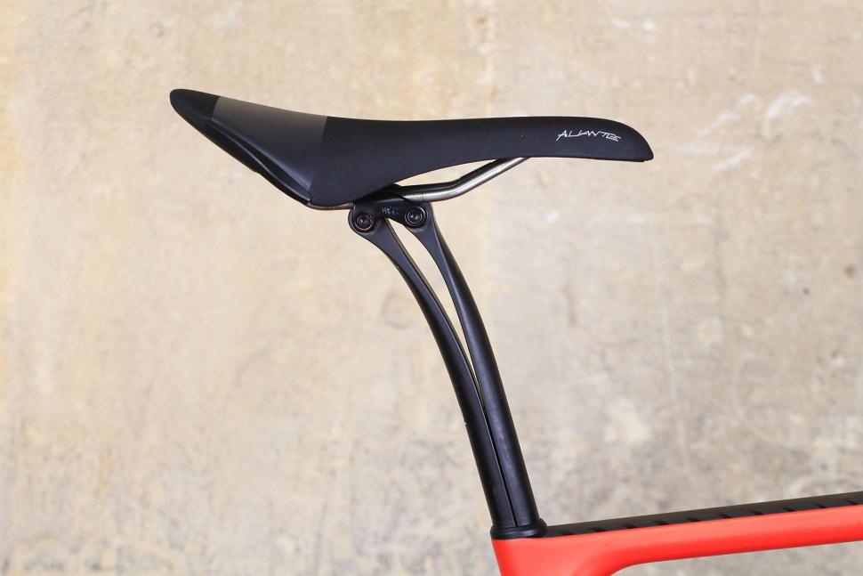 Canyon Endurace CF SLX - saddle and post.jpg