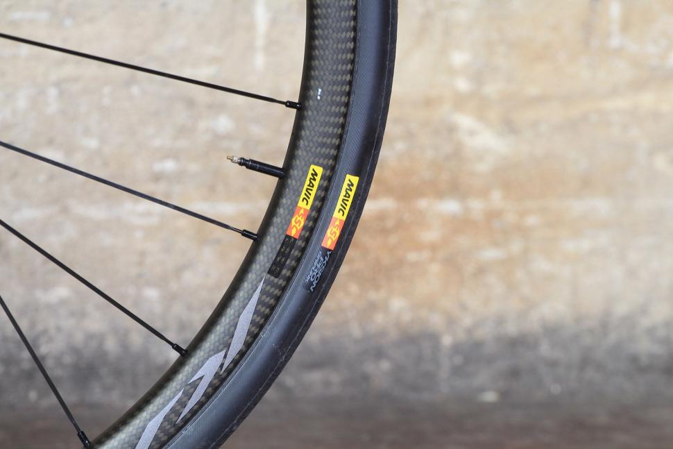Canyon Endurace CF SLX - tyre.jpg