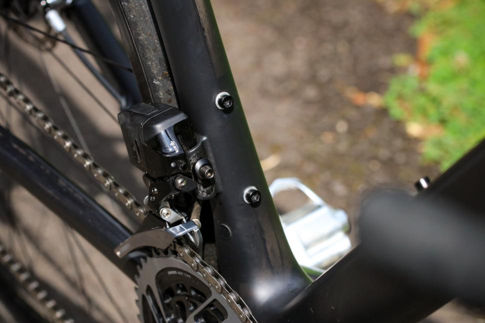 Canyon Ultimate CF Evo Disc 10.0 LTD - bosses.jpg