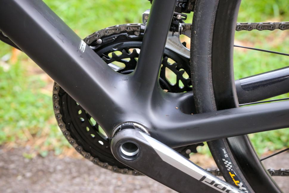 Canyon Ultimate CF Evo Disc 10.0 LTD - bottom bracket.jpg