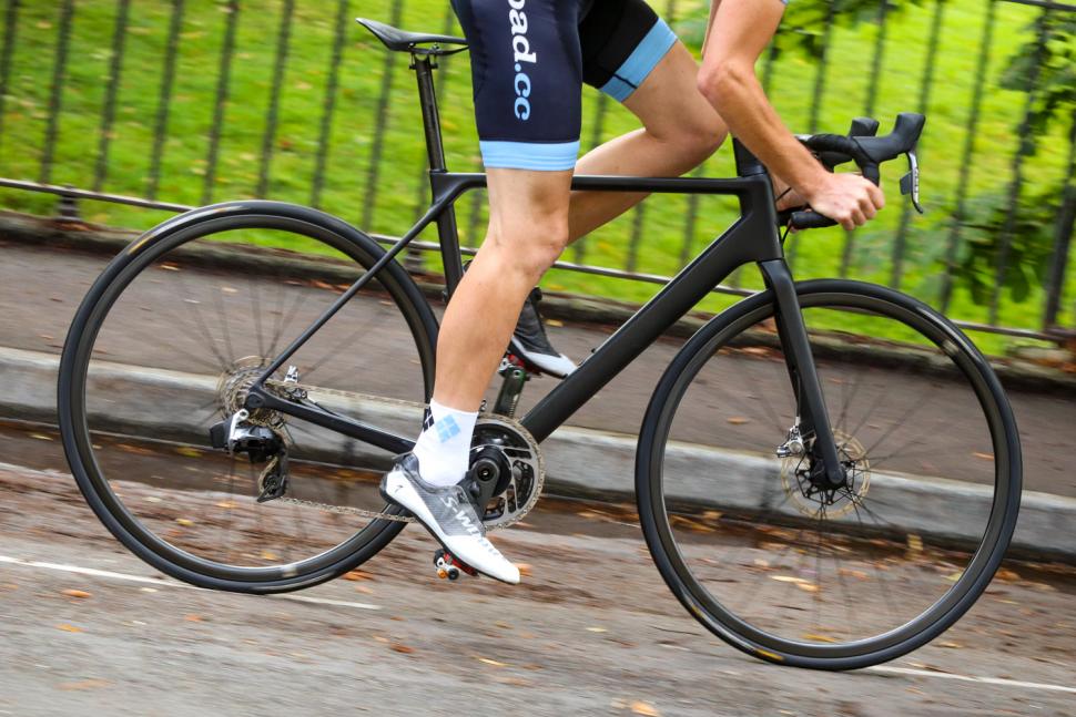 Canyon Ultimate CF Evo Disc 10.0 LTD - riding 1.jpg