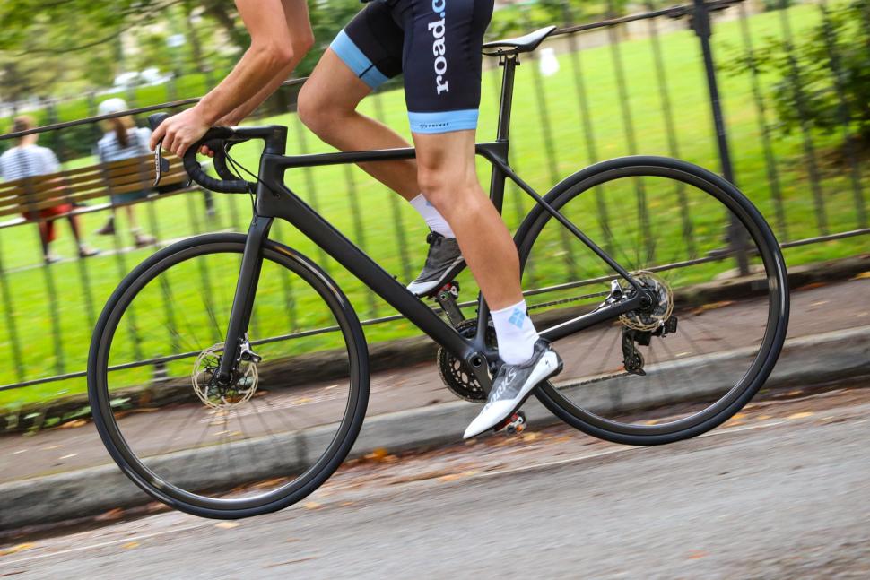 Canyon Ultimate CF Evo Disc 10.0 LTD - riding 2.jpg