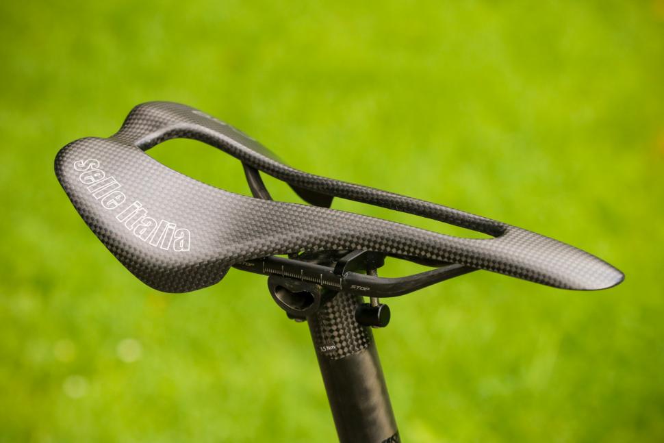 Canyon Ultimate CF Evo Disc 10.0 LTD - saddle.jpg