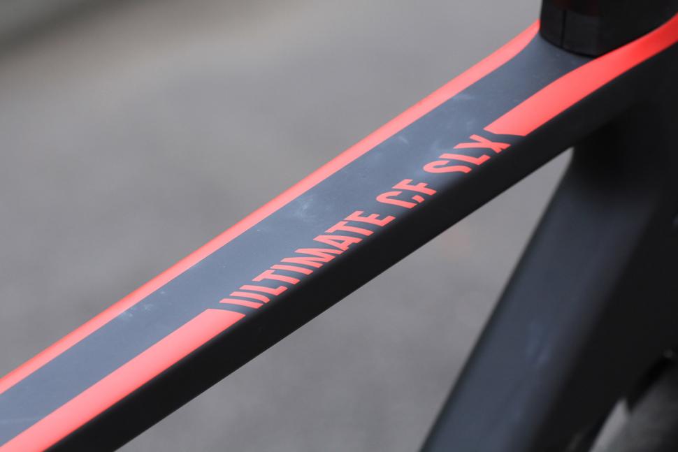 Canyon Ultimate CF SLX - top tube decal.jpg