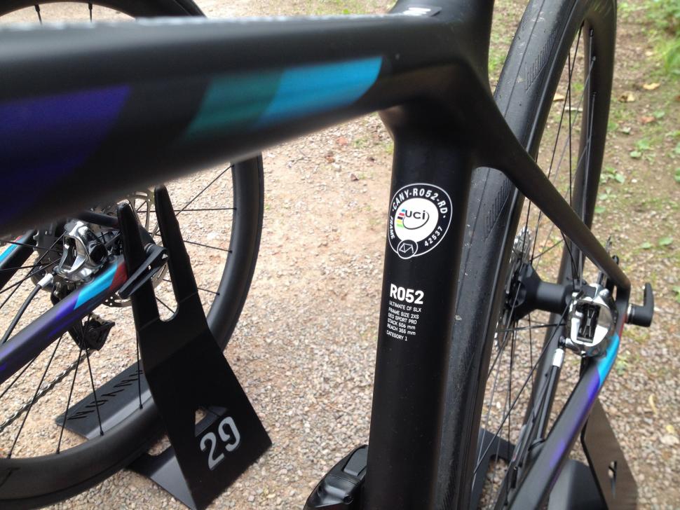 Canyon Ultimate WMN CF SLX_6.jpg
