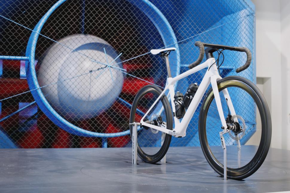 Canyon WMN Ultimate_WMN_CF_SLX_Wind_Tunnel_Testing.jpg
