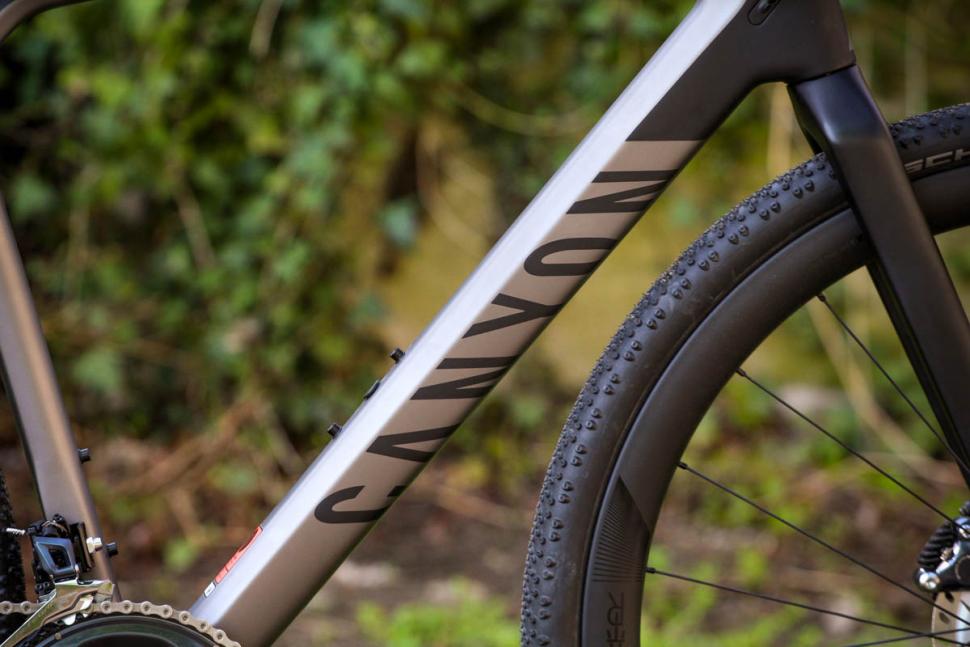 canyon_grail_cf_sl_8.0_sl_-_down_tube.jpg