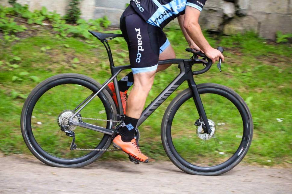 canyon_grail_cf_sl_8.0_sl_-_riding_3.jpg