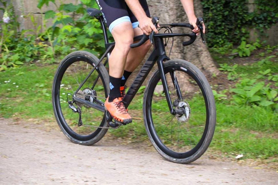 canyon_grail_cf_sl_8.0_sl_-_riding_5.jpg