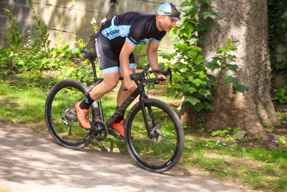 canyon_grail_cf_sl_8.0_sl_-_riding_drops.jpg