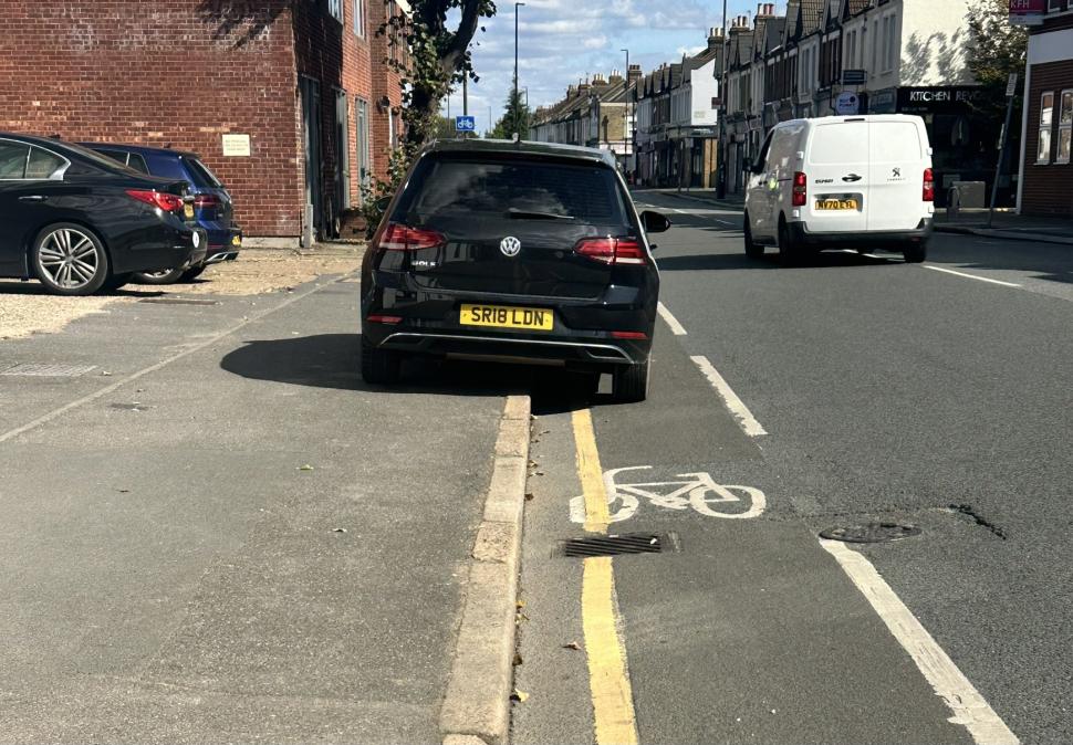Car parked on cycle lane (image: @azb2019 on Twitter)