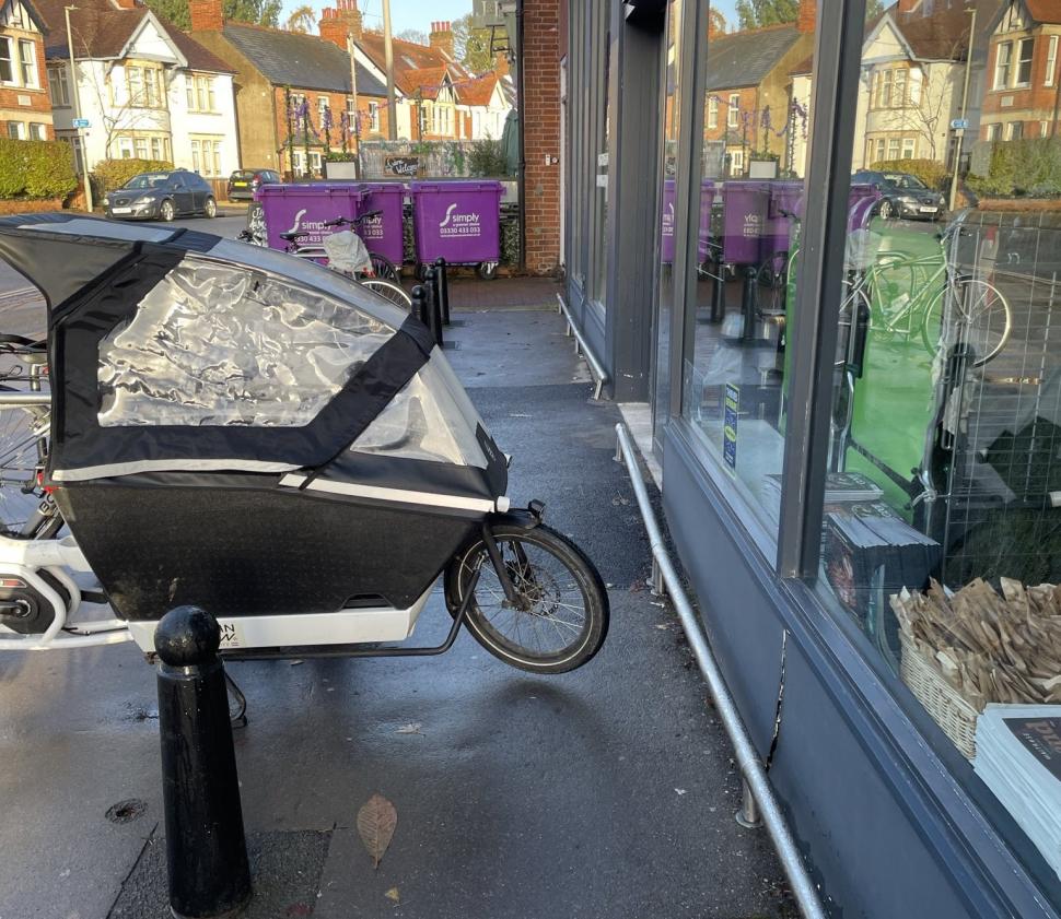 Cargo bike outside Waitrose in Headington, Oxford (Innkeeper55, Twitter)