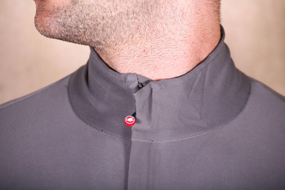 Castelli Perfetto long sleeve jersey - collar.jpg