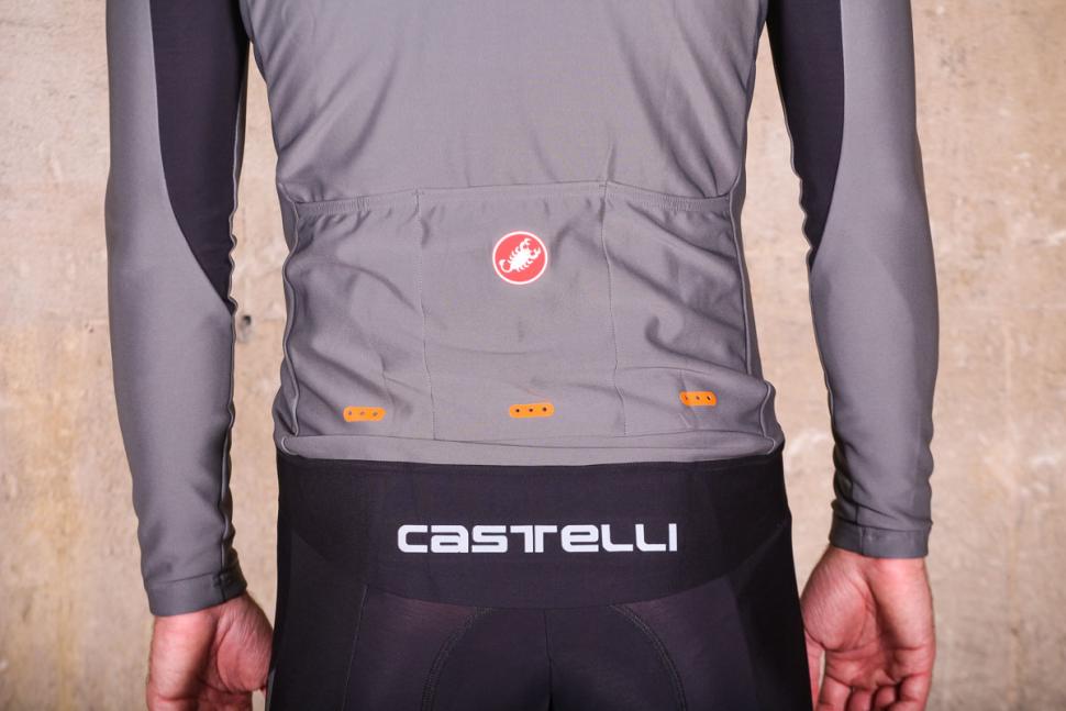 Castelli Perfetto long sleeve jersey - pockets.jpg