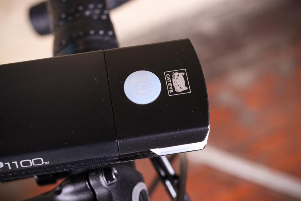 CatEye AMPP 1100 - button.jpg