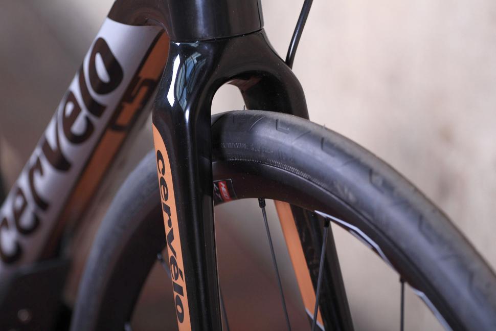 Cervelo C5 - fork clearance.jpg