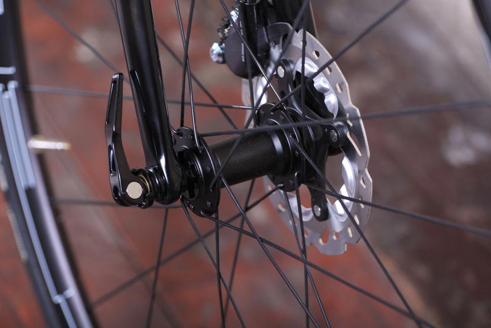 Cervelo C5 - front hub.jpg