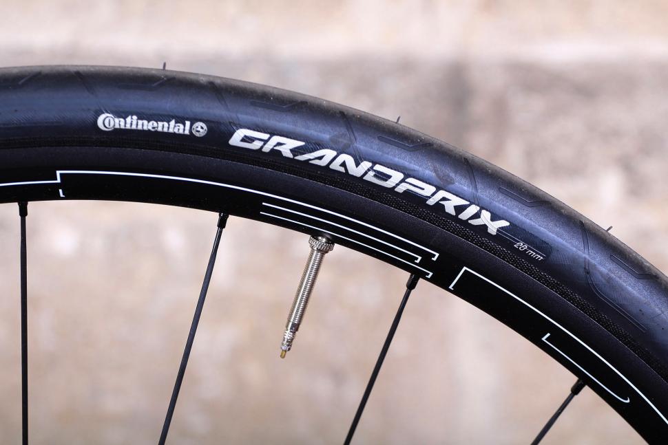 Cervelo C5 - tyre and rim.jpg