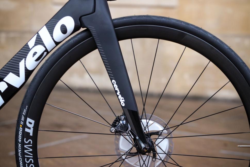 Cervelo S5 UItegra Di2 - fork.jpg