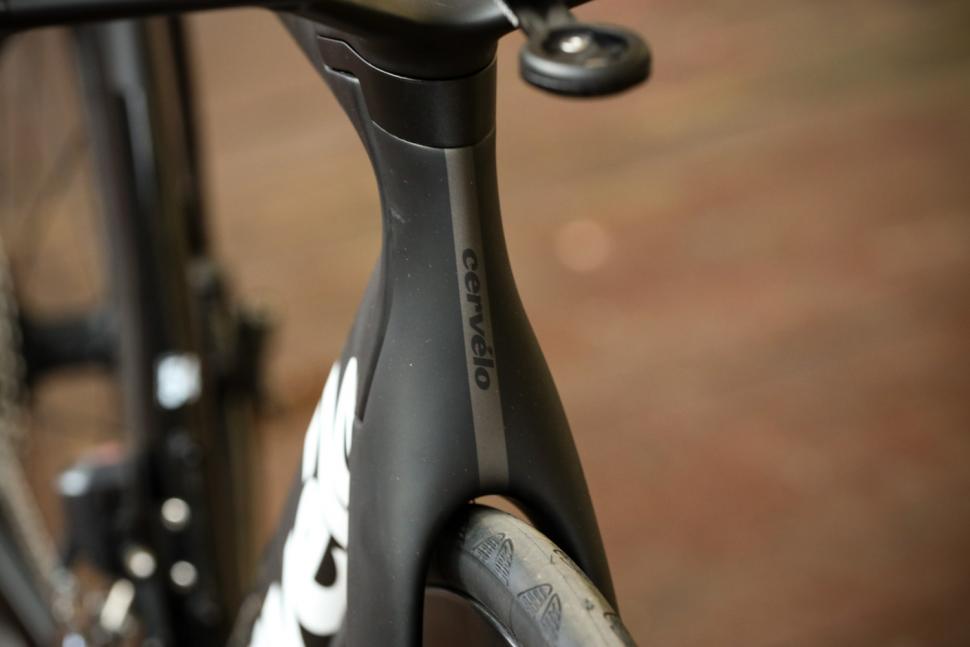 Cervelo S5 UItegra Di2 - head tube badge.jpg