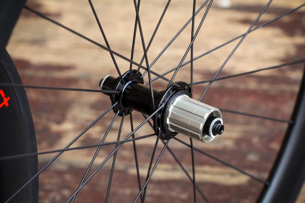 CES Sport RC50 Clincher Wheelset - rear hub.jpg