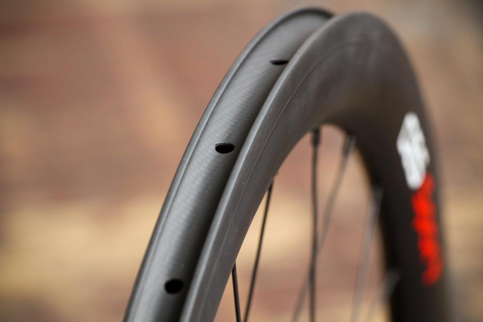 CES Sport RC50 Clincher Wheelset - rim bed.jpg