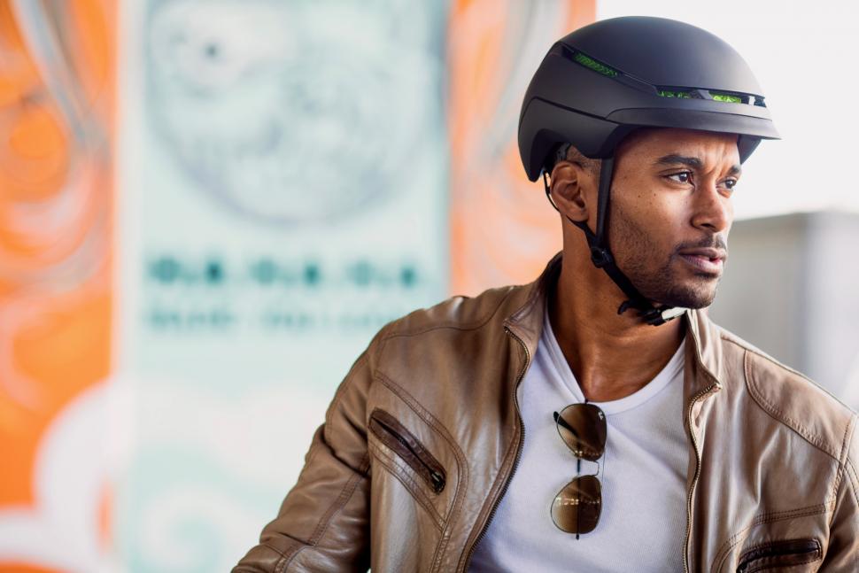 Charge WaveCel Commuter Helmet_Lifestyle_4.jpg