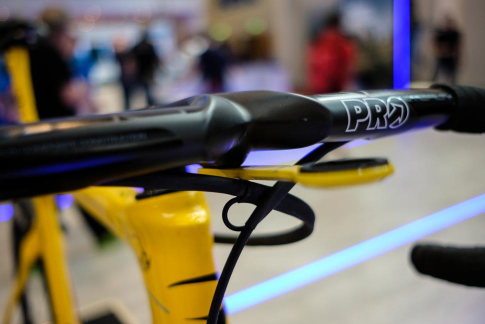 Chris Froome yellow Dogma F10-12.jpg