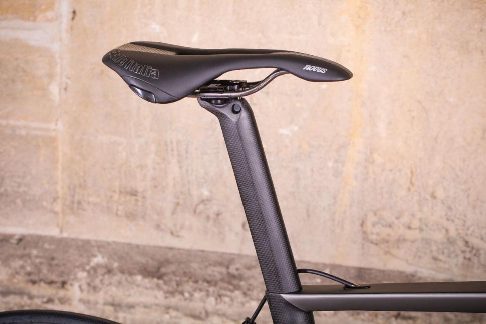 cipollini_mcm_-_saddle_and_post.jpg