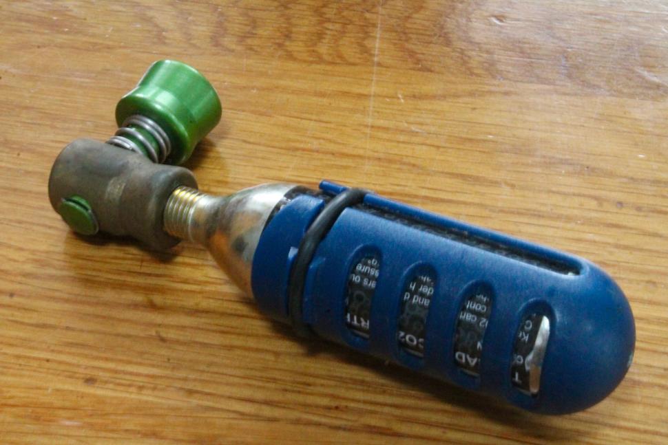 CO2 cartidge with plastic cover - 1 (1).jpeg