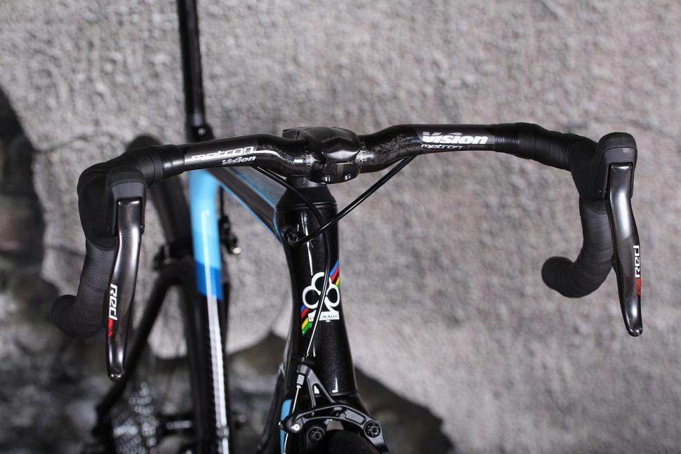 Colnago Concept - bars.jpg
