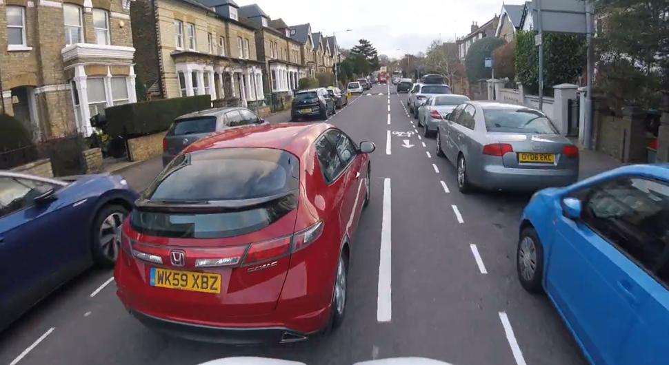Contraflow bike lane, King's Road, Kingston (Chaponabike, Twitter)