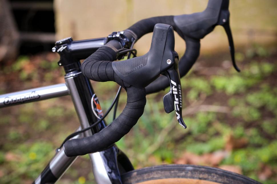 Cotic Escapade - bar and shifter.jpg