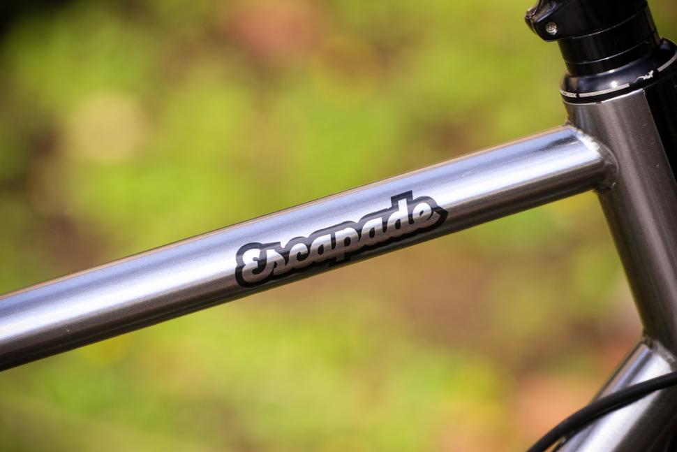 Cotic Escapade - top tube.jpg