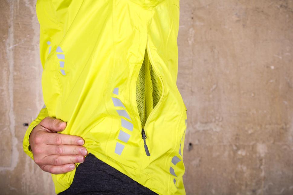 Crane Cycling Rain Jacket - vent.jpg