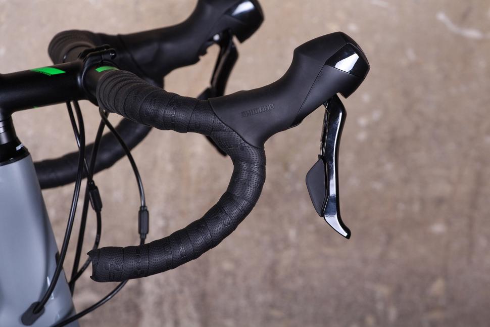 Cube Attain GTC Pro Disc - bar and shifter.jpg