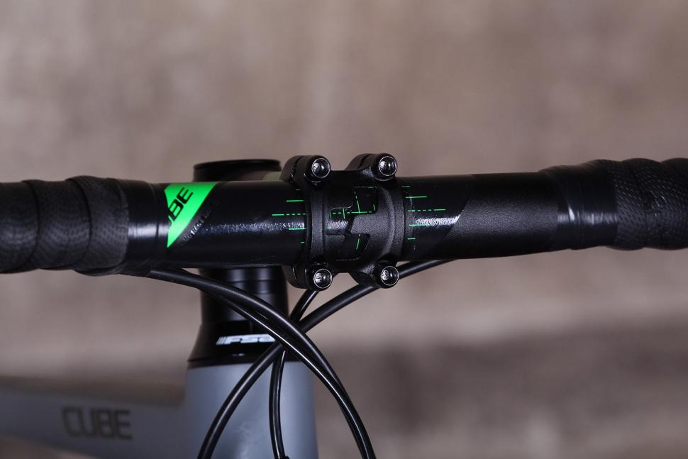 Cube Attain GTC Pro Disc - bars 2.jpg