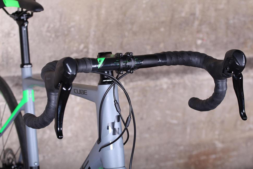Cube Attain GTC Pro Disc - bars.jpg