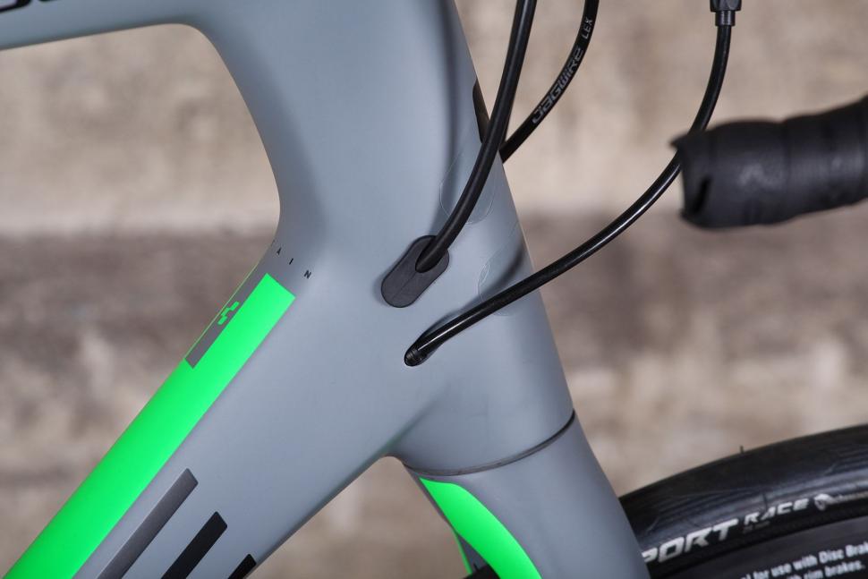 Cube Attain GTC Pro Disc - cable route.jpg