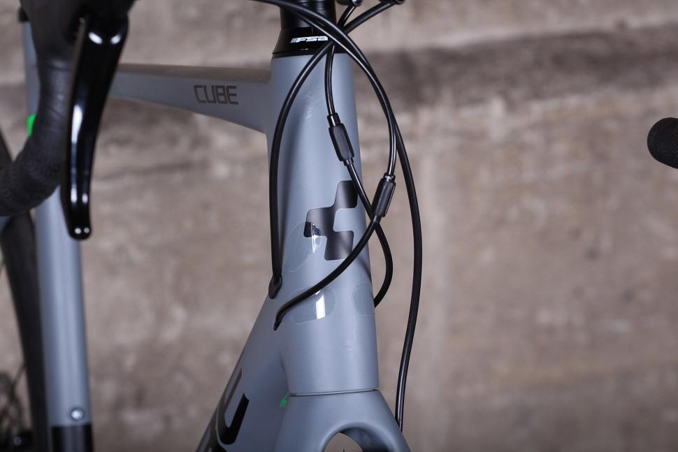 Cube Attain GTC Pro Disc - head tube badge.jpg