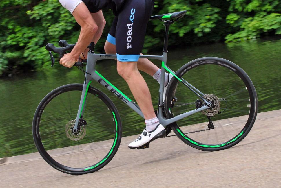 Cube Attain GTC Pro Disc - riding 2.jpg